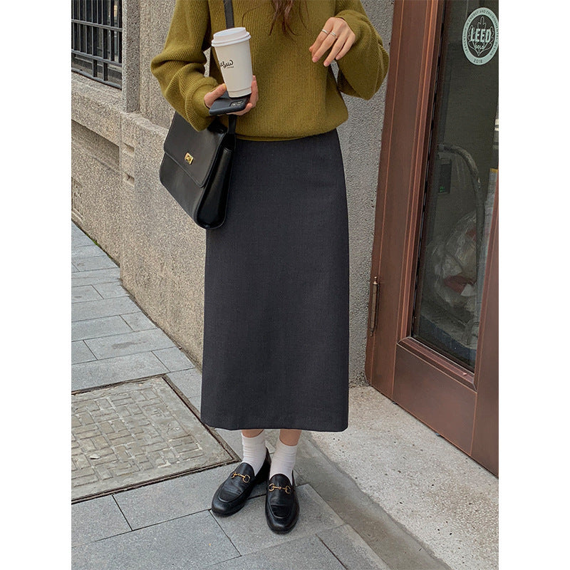 Sophisticated maxi skirt with split hem