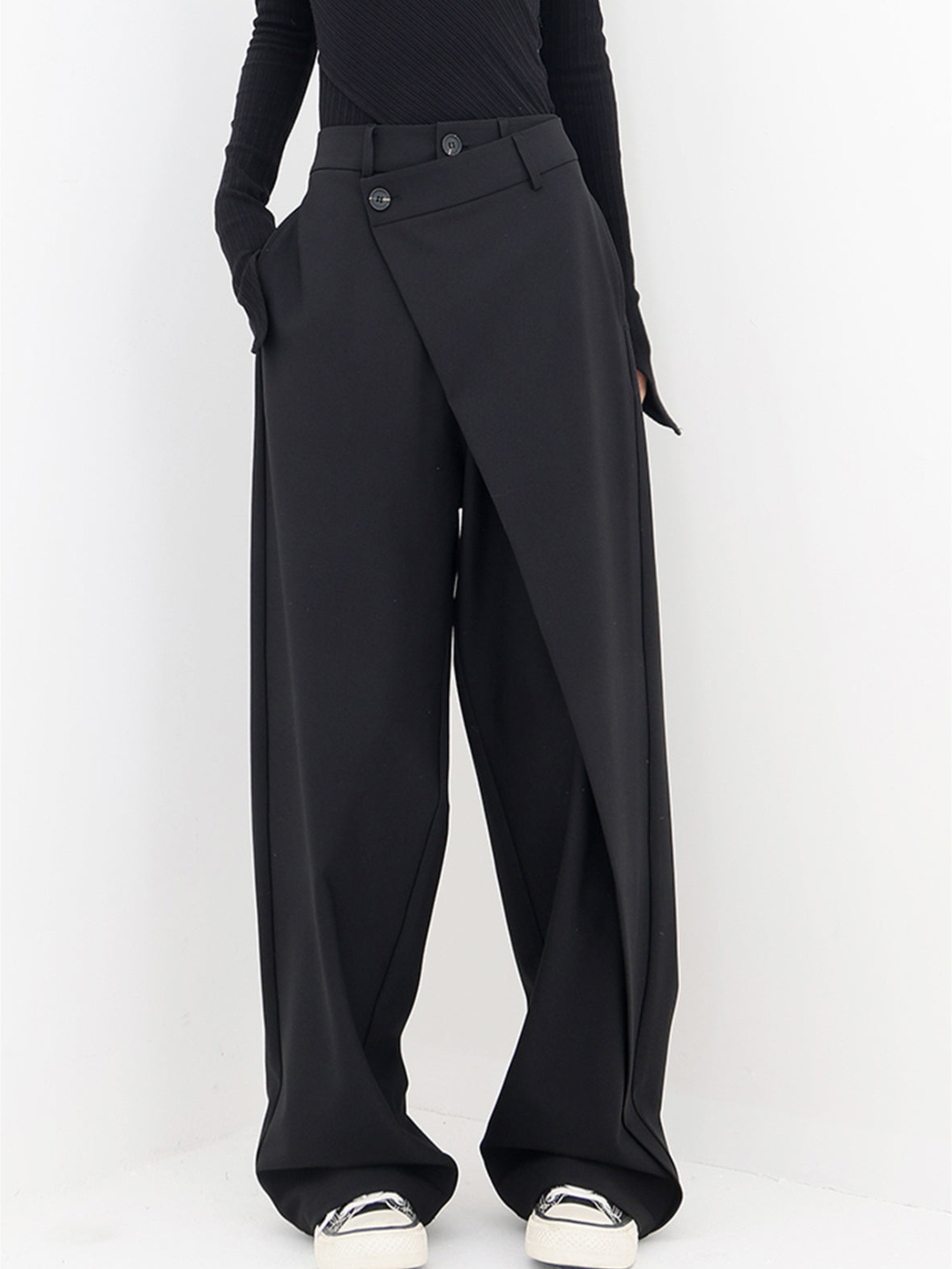 Asymmetrical baggy pants