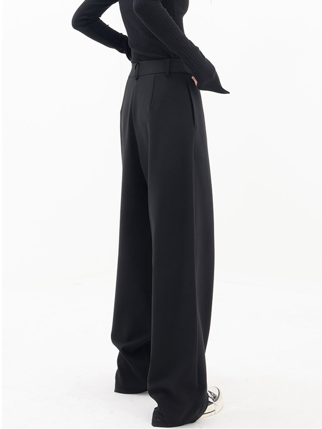 Asymmetrical baggy pants
