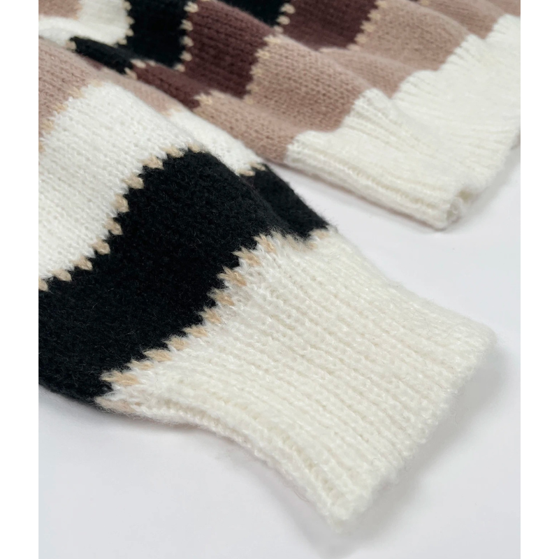 Comfortable sweater with wide stripes