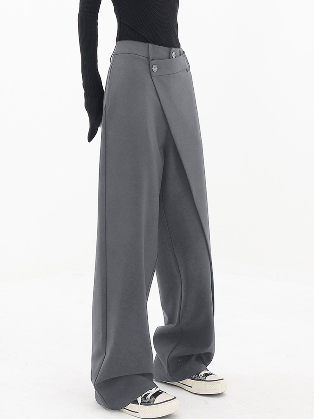 Asymmetrical baggy pants