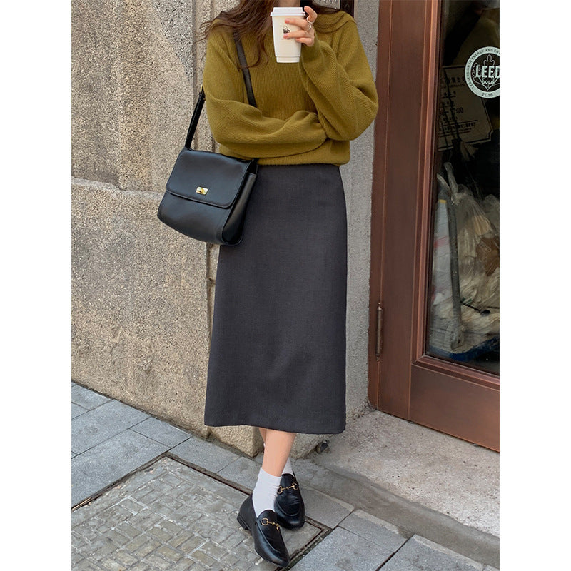 Sophisticated maxi skirt with split hem