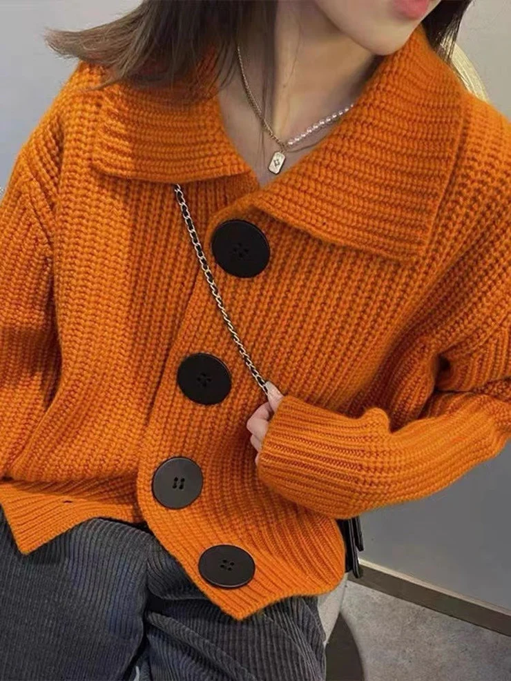 Elegant basic sweater.