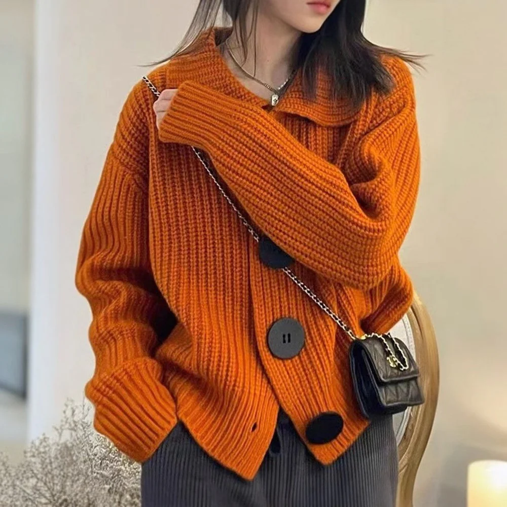 Elegant basic sweater.