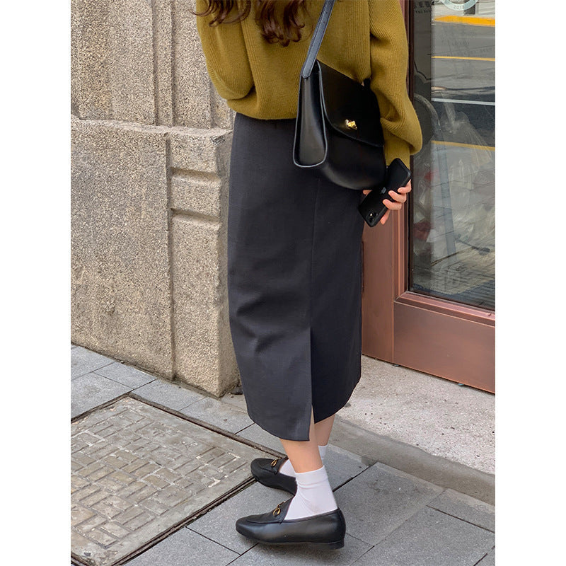 Sophisticated maxi skirt with split hem