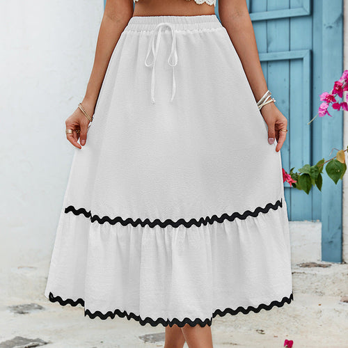 Classic white trapeze fashion skirt