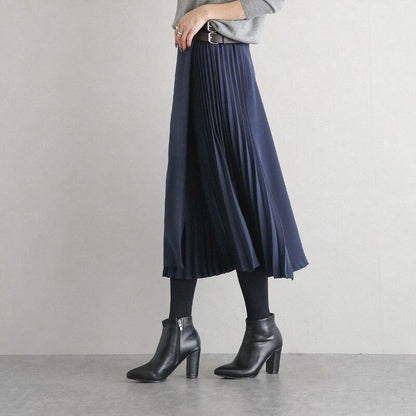 Pleated skirt with pleats